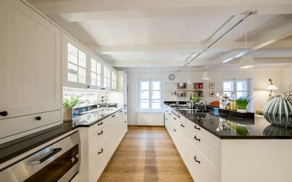 Landhausküche neu interpretiert